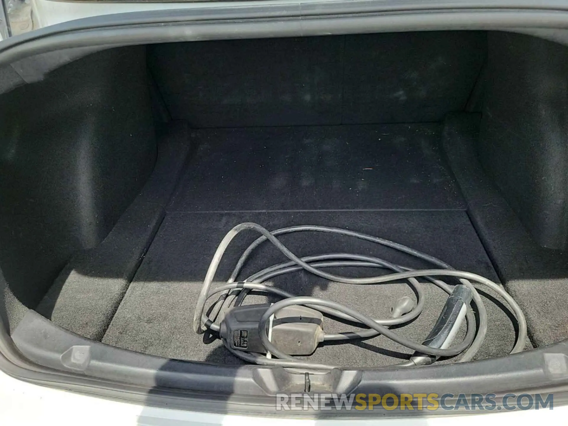 28 Photograph of a damaged car 5YJ3E1EB7LF637021 TESLA MODEL 3 2020
