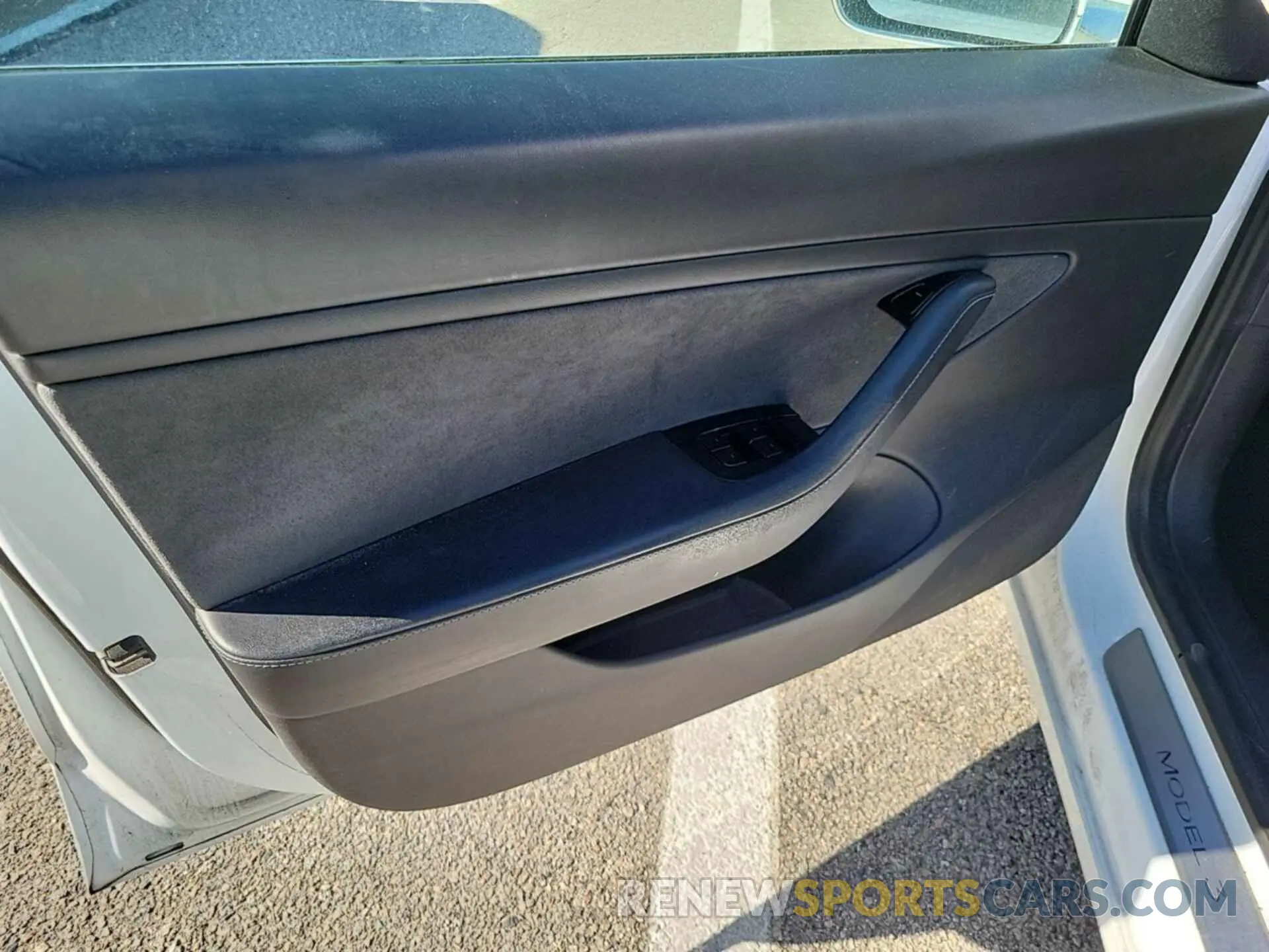 5 Photograph of a damaged car 5YJ3E1EB7LF637357 TESLA MODEL 3 2020