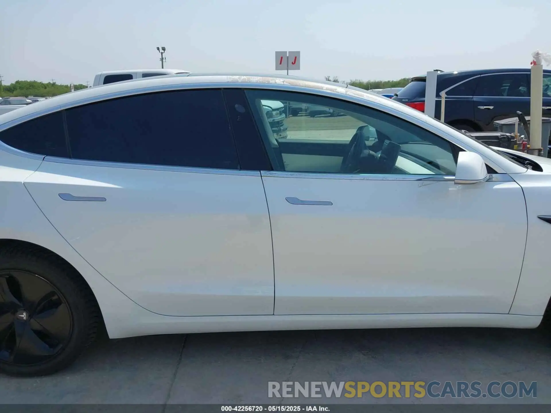 14 Photograph of a damaged car 5YJ3E1EB7LF651498 TESLA MODEL 3 2020