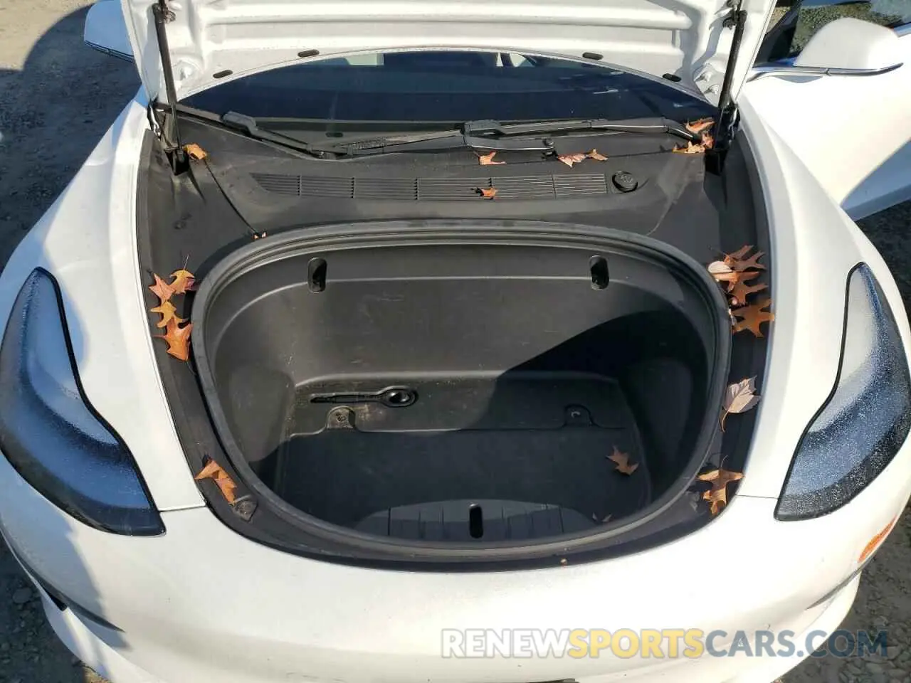 11 Photograph of a damaged car 5YJ3E1EB8LF622950 TESLA MODEL 3 2020