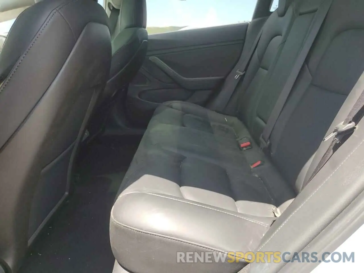 10 Photograph of a damaged car 5YJ3E1EB8LF628389 TESLA MODEL 3 2020