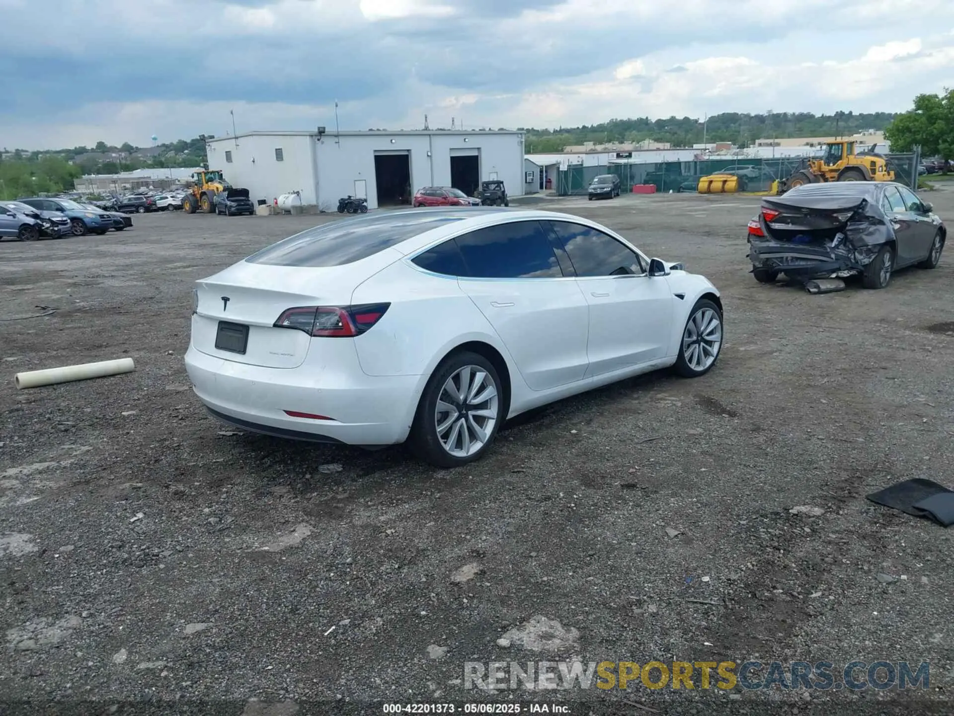 4 Photograph of a damaged car 5YJ3E1EB8LF667404 TESLA MODEL 3 2020