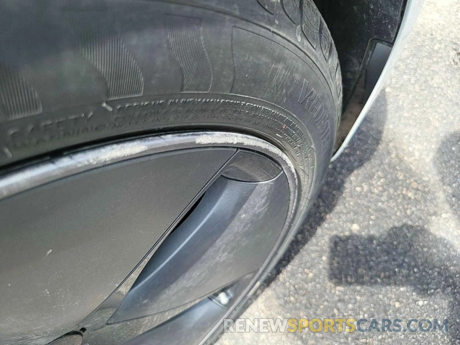 25 Photograph of a damaged car 5YJ3E1EB8LF795108 TESLA MODEL 3 2020