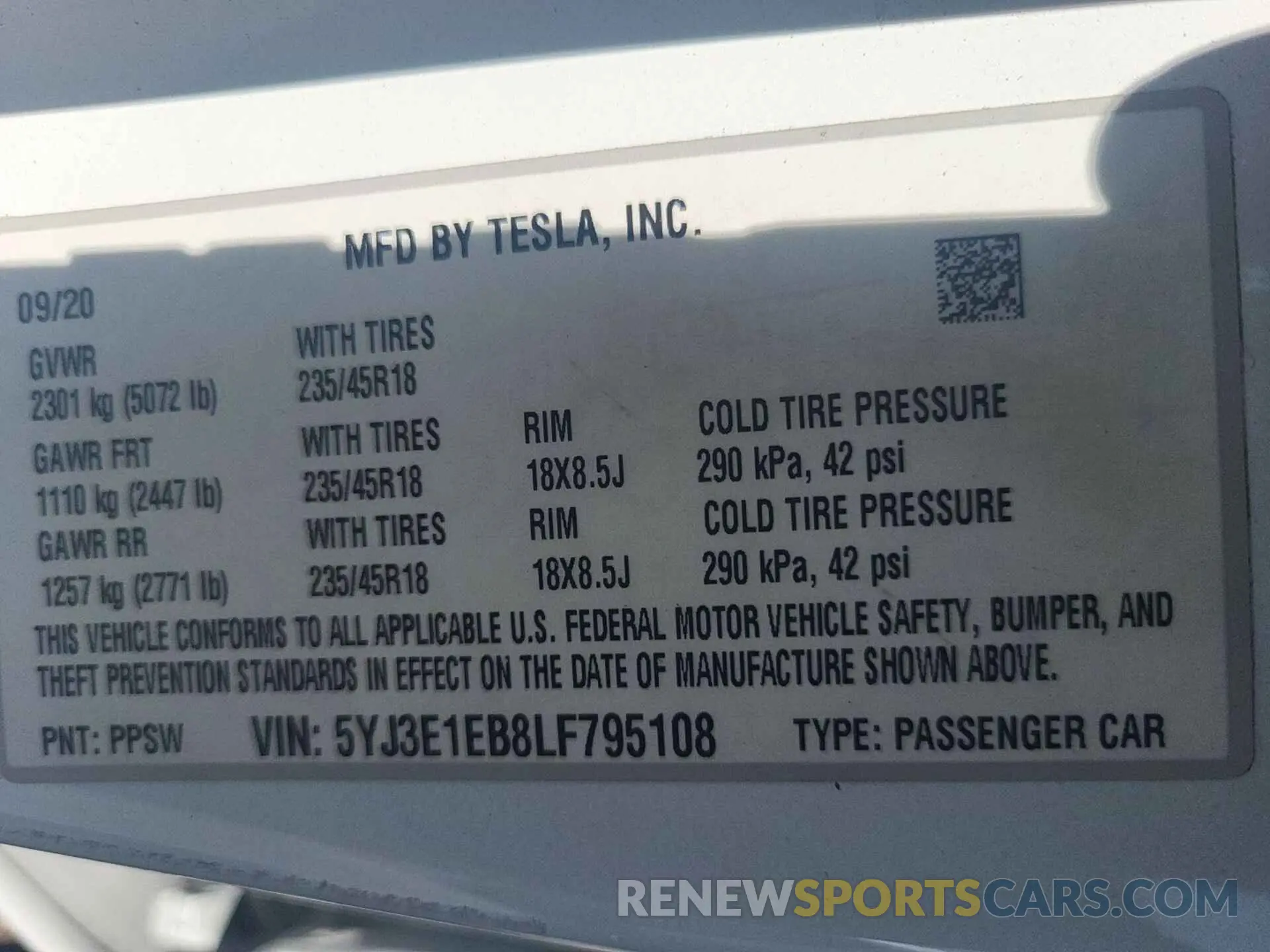 28 Photograph of a damaged car 5YJ3E1EB8LF795108 TESLA MODEL 3 2020