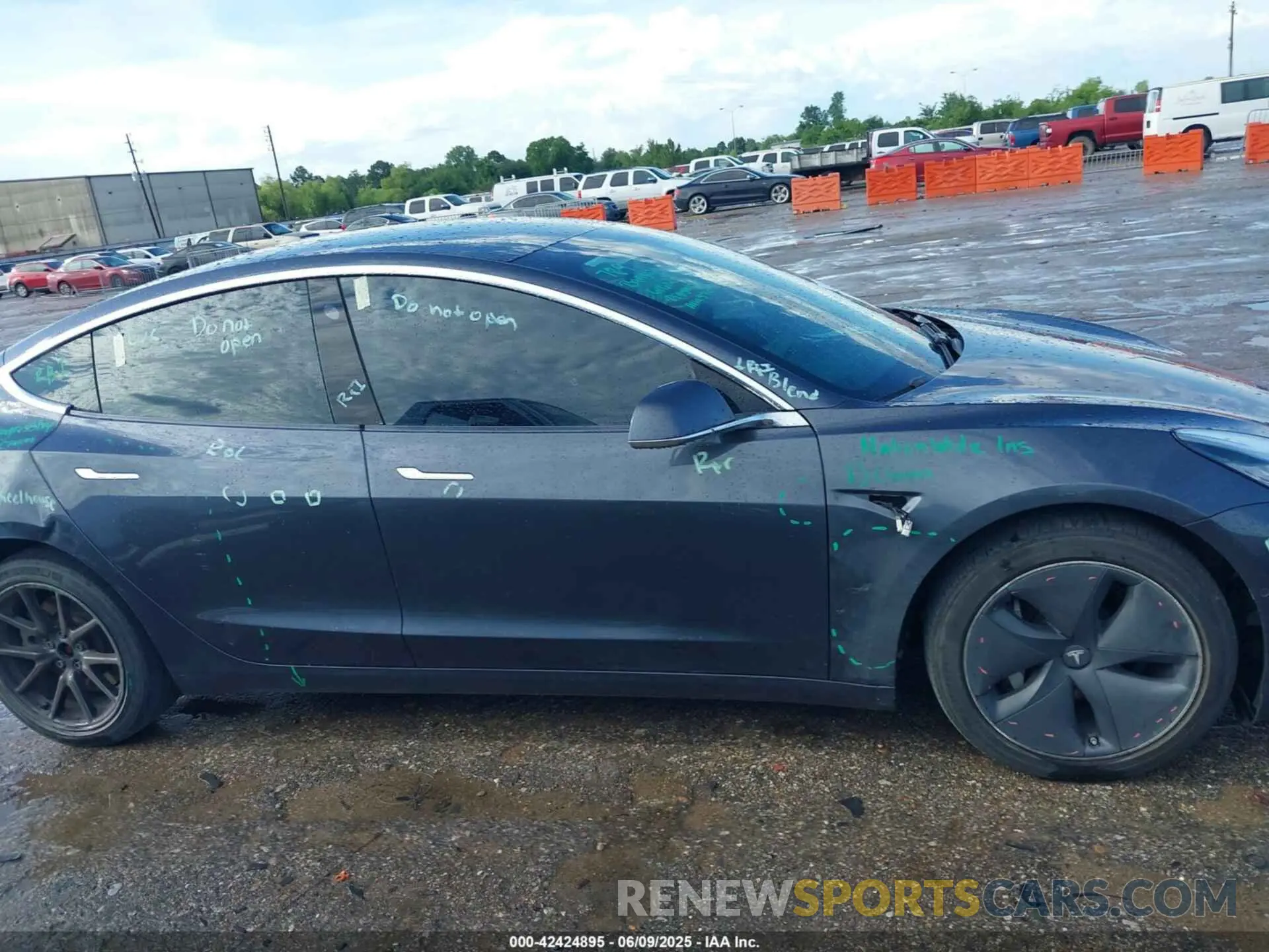 13 Фотография поврежденного автомобиля 5YJ3E1EB9LF616123 TESLA MODEL 3 2020