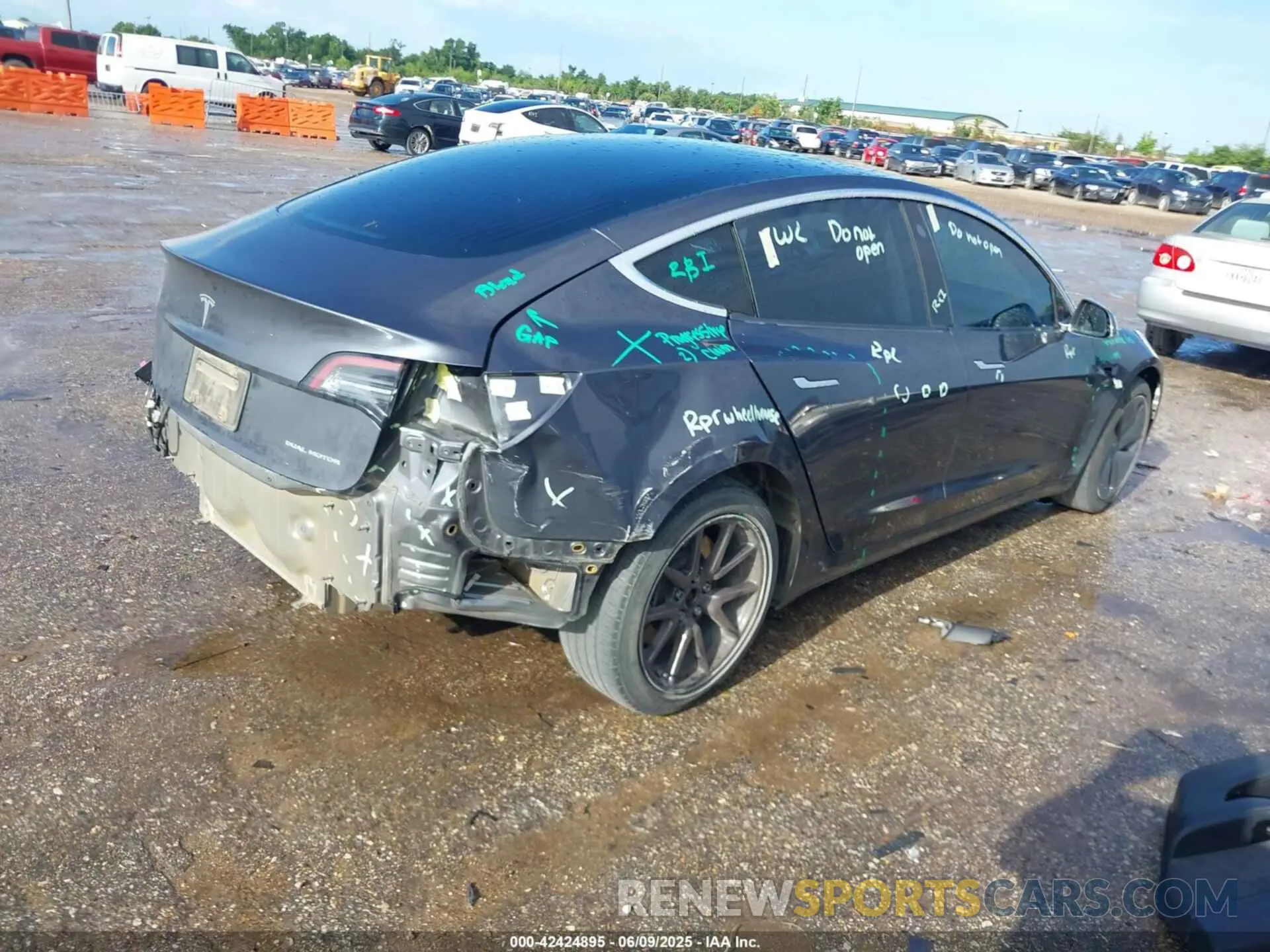 4 Фотография поврежденного автомобиля 5YJ3E1EB9LF616123 TESLA MODEL 3 2020