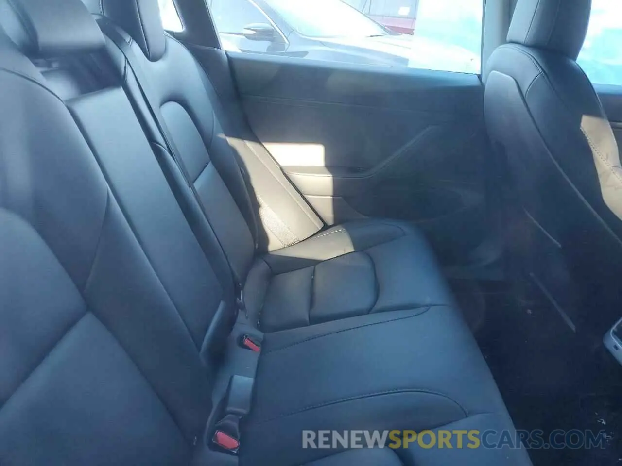 10 Photograph of a damaged car 5YJ3E1EB9LF618132 TESLA MODEL 3 2020