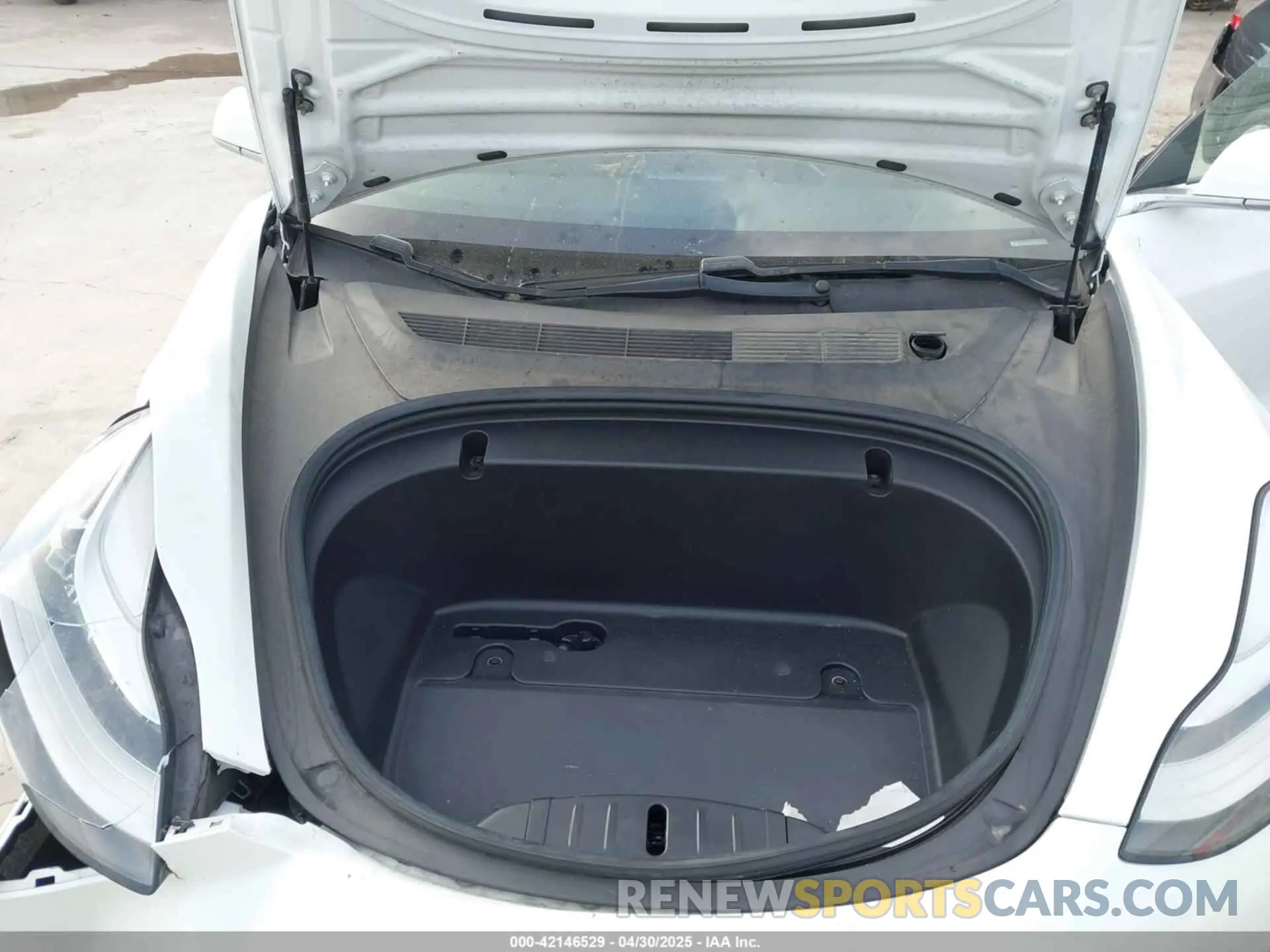 10 Photograph of a damaged car 5YJ3E1EB9LF619166 TESLA MODEL 3 2020