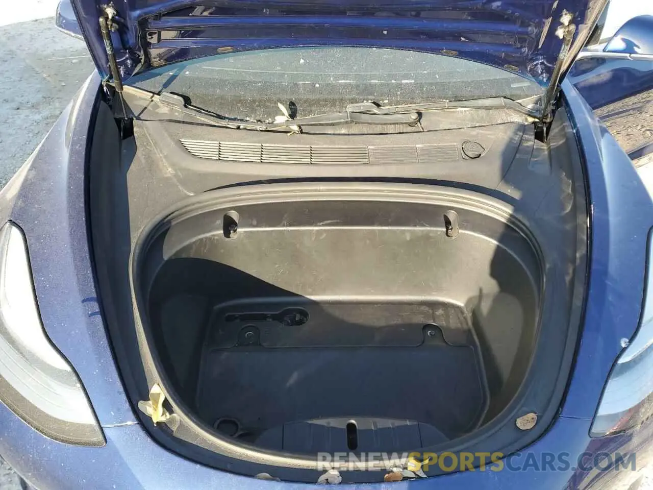 11 Photograph of a damaged car 5YJ3E1EB9LF621998 TESLA MODEL 3 2020