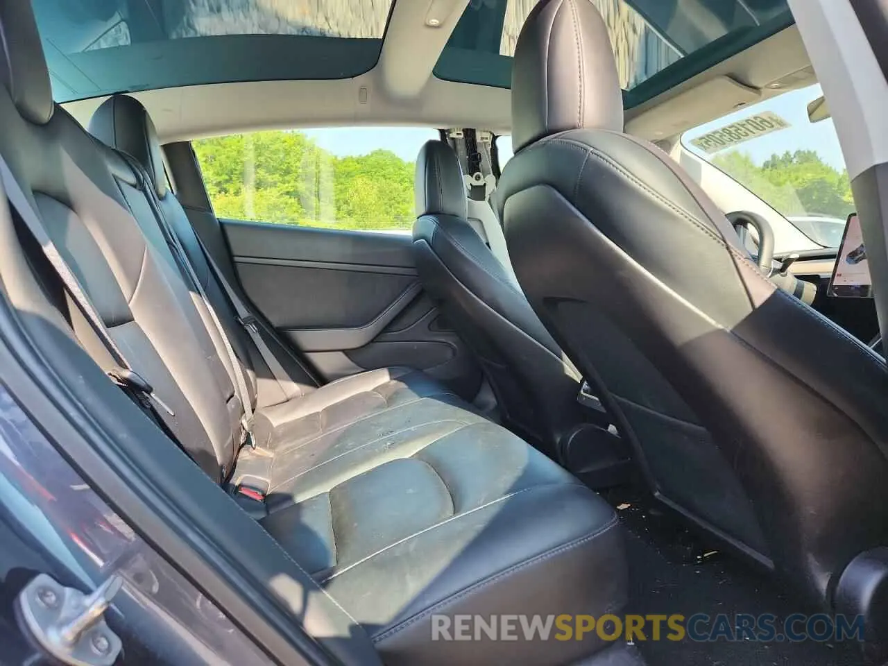 10 Photograph of a damaged car 5YJ3E1EB9LF635402 TESLA MODEL 3 2020