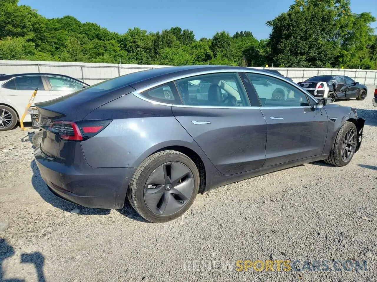 3 Photograph of a damaged car 5YJ3E1EB9LF635402 TESLA MODEL 3 2020