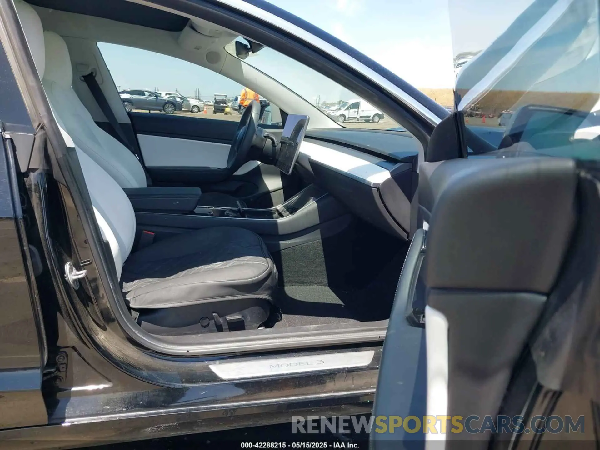 5 Photograph of a damaged car 5YJ3E1EB9LF638932 TESLA MODEL 3 2020