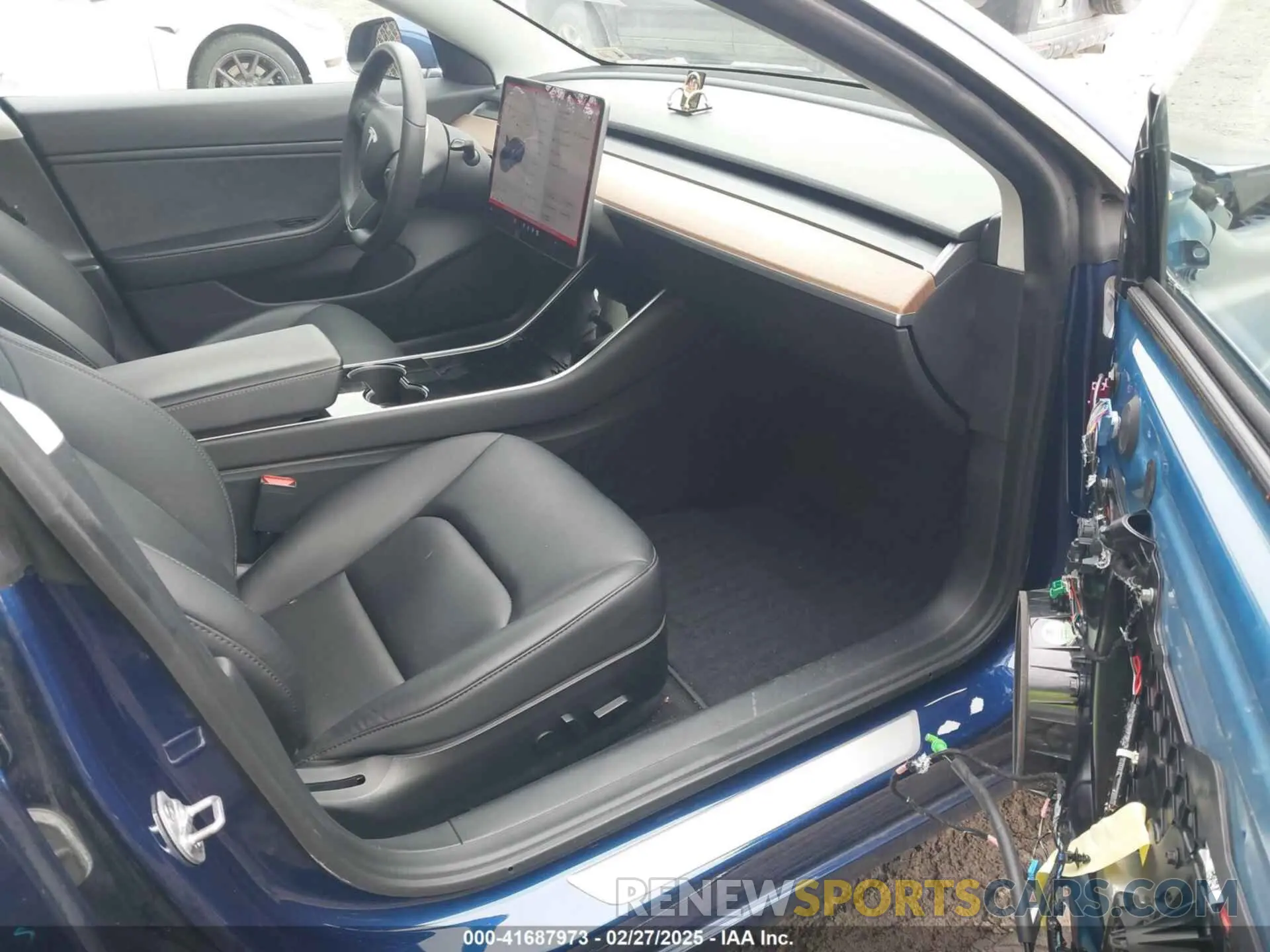 5 Photograph of a damaged car 5YJ3E1EB9LF667055 TESLA MODEL 3 2020