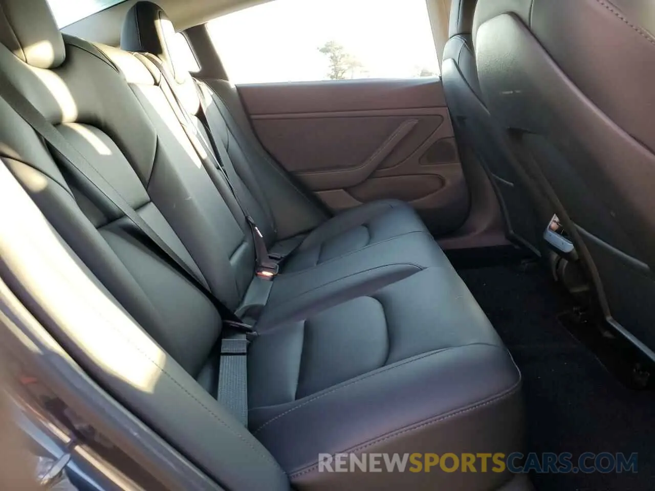 10 Photograph of a damaged car 5YJ3E1EB9LF710910 TESLA MODEL 3 2020