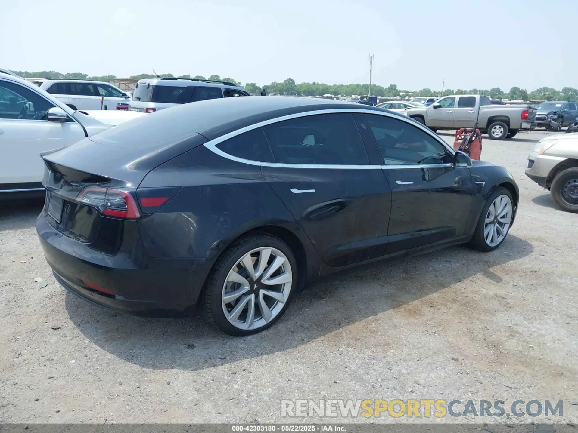 4 Фотография поврежденного автомобиля 5YJ3E1EBXLF628720 TESLA MODEL 3 2020