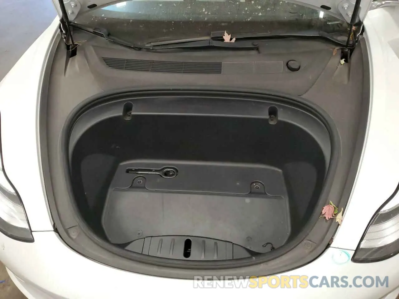 11 Photograph of a damaged car 5YJ3E1EBXLF639670 TESLA MODEL 3 2020