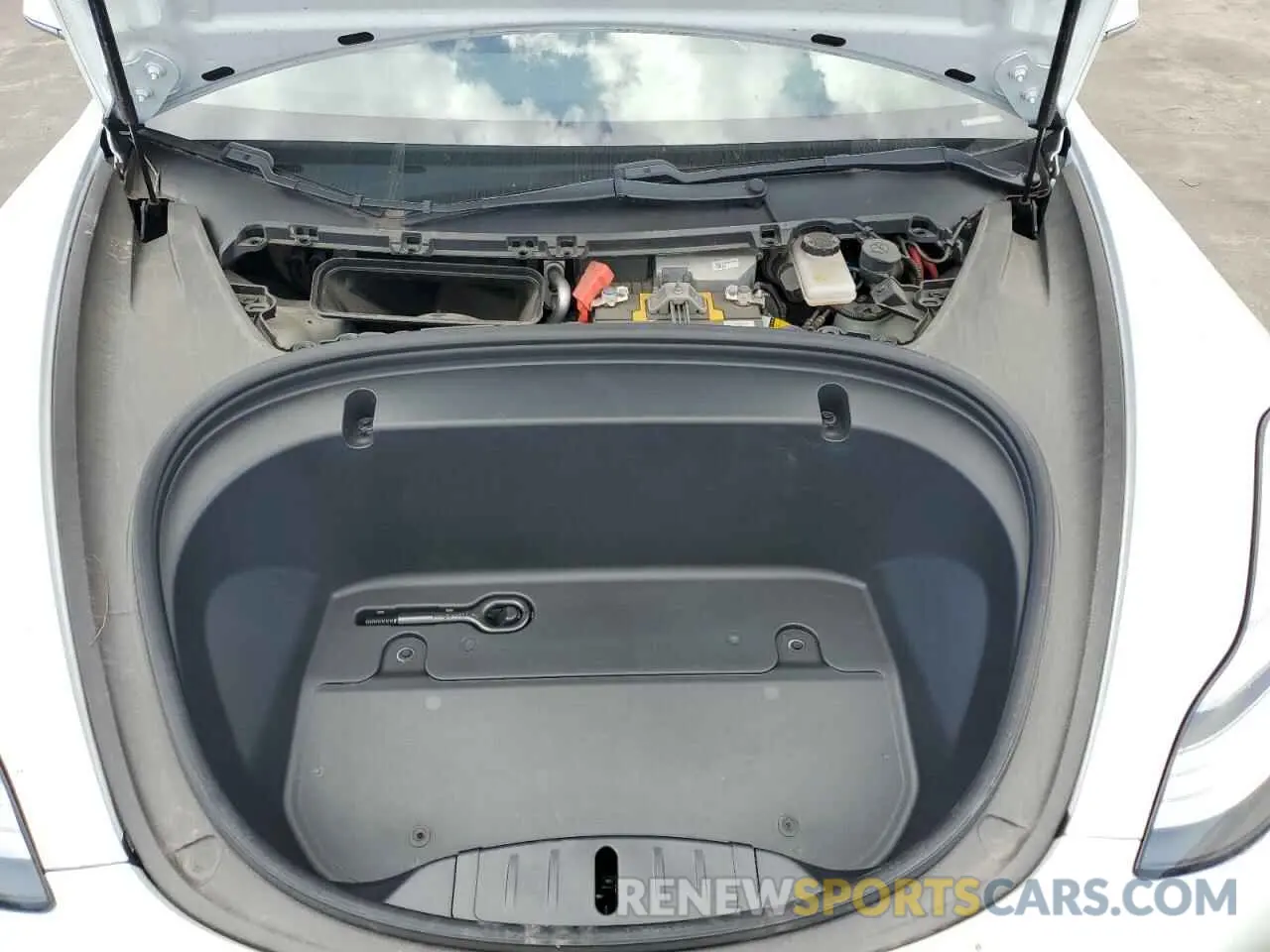 11 Photograph of a damaged car 5YJ3E1EBXLF665895 TESLA MODEL 3 2020