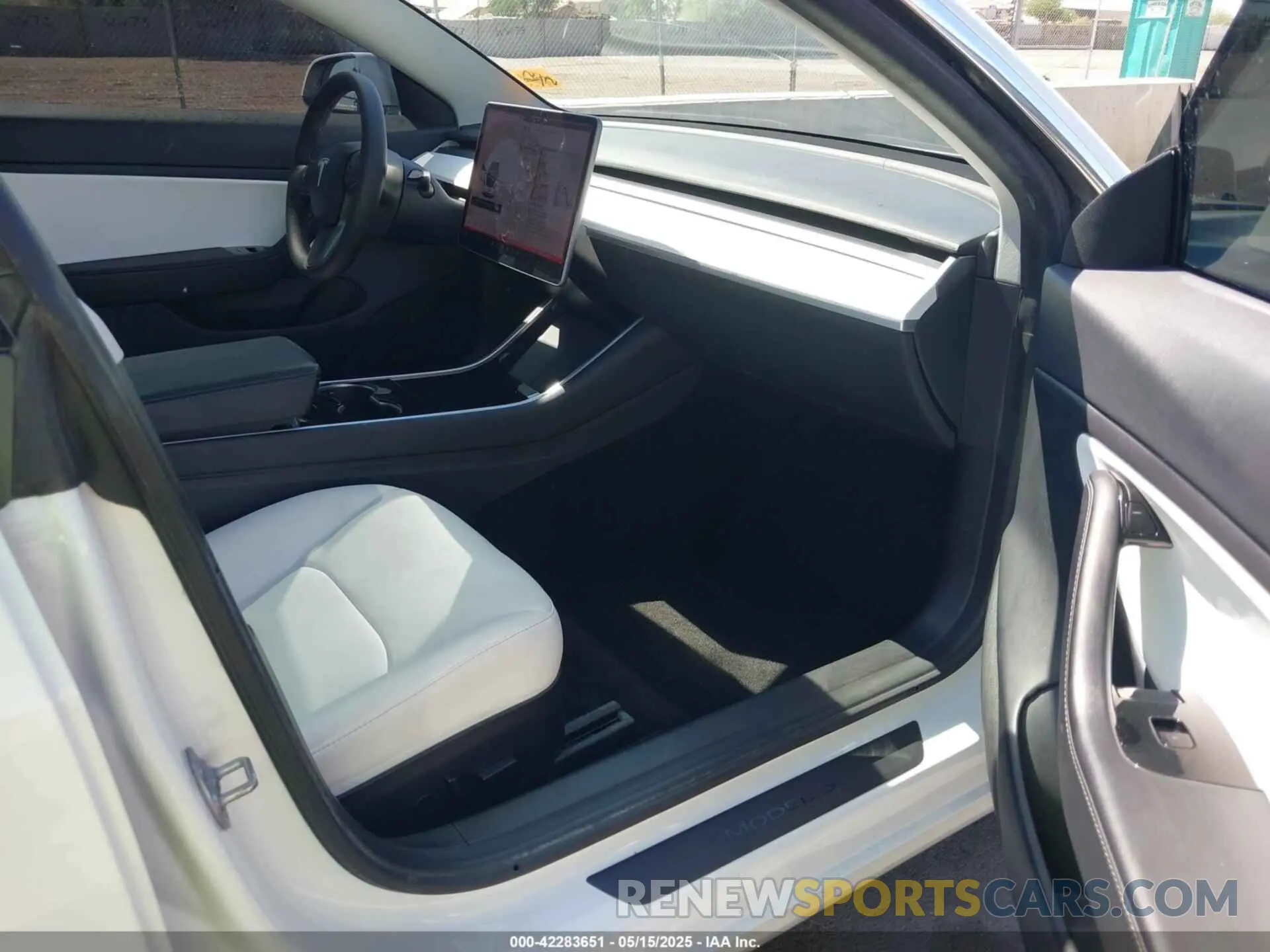 5 Photograph of a damaged car 5YJ3E1EC1LF719240 TESLA MODEL 3 2020