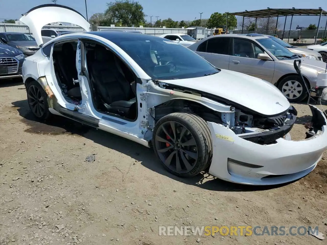 4 Photograph of a damaged car 5YJ3E1EC1LF736281 TESLA MODEL 3 2020