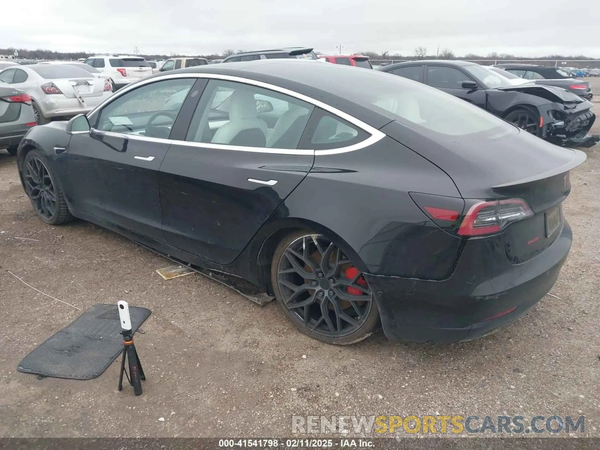 3 Photograph of a damaged car 5YJ3E1EC1LF742792 TESLA MODEL 3 2020