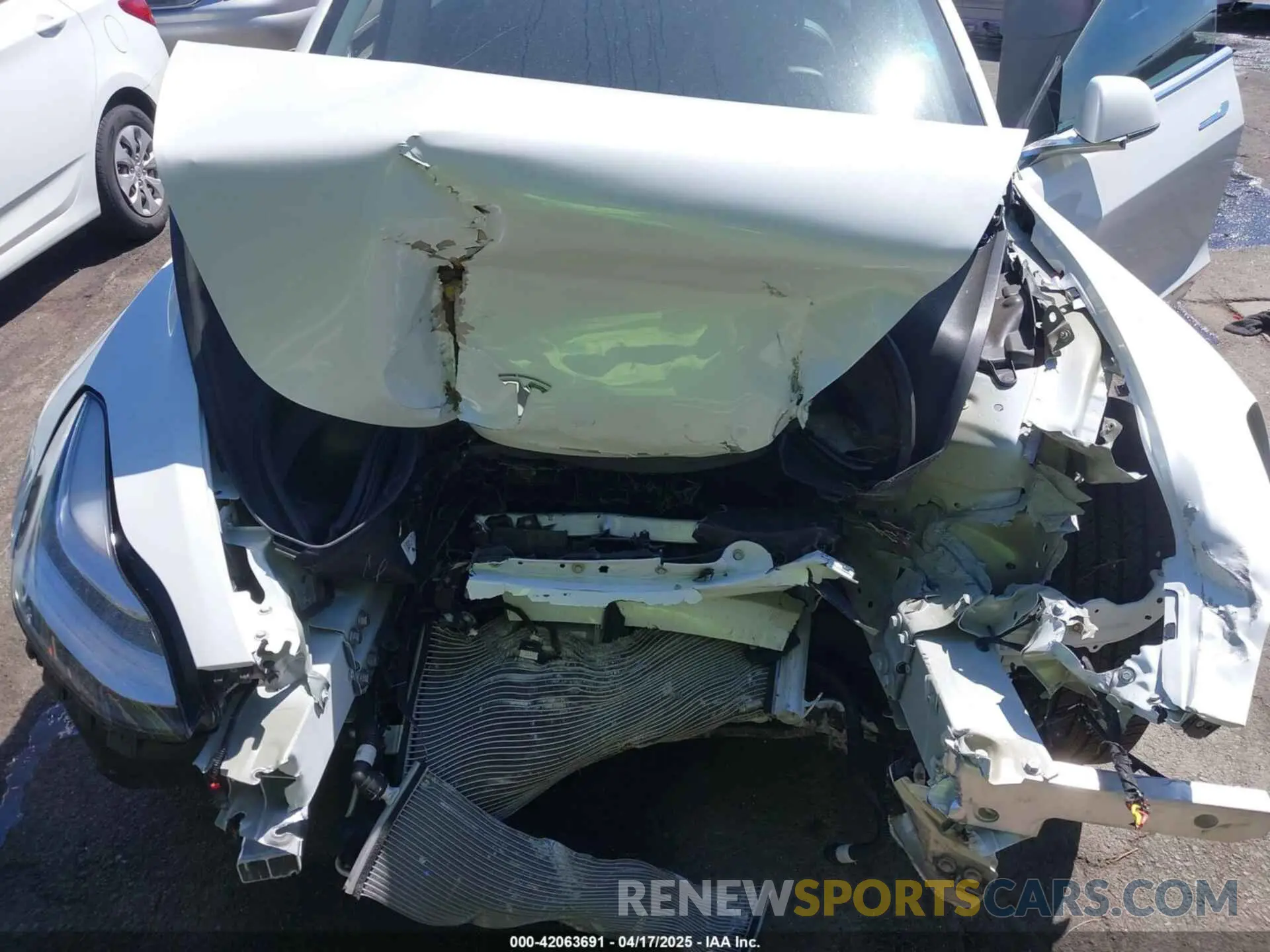 10 Photograph of a damaged car 5YJ3E1EC2LF587069 TESLA MODEL 3 2020