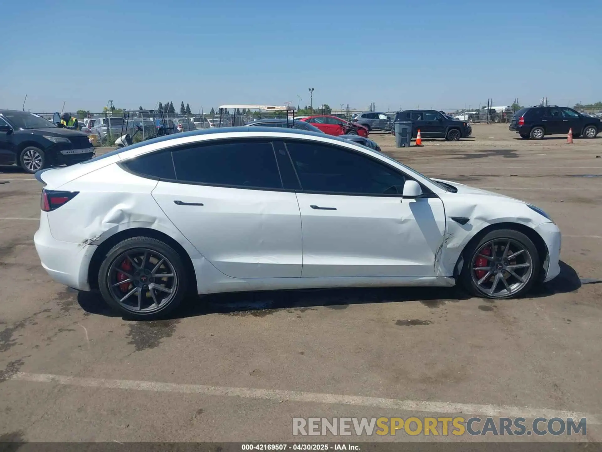 13 Фотография поврежденного автомобиля 5YJ3E1EC2LF601990 TESLA MODEL 3 2020