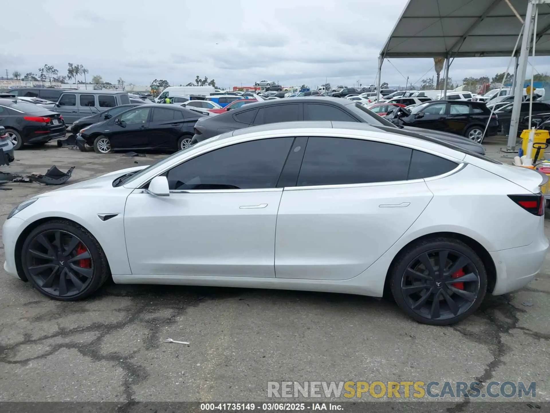15 Photograph of a damaged car 5YJ3E1EC4LF625109 TESLA MODEL 3 2020