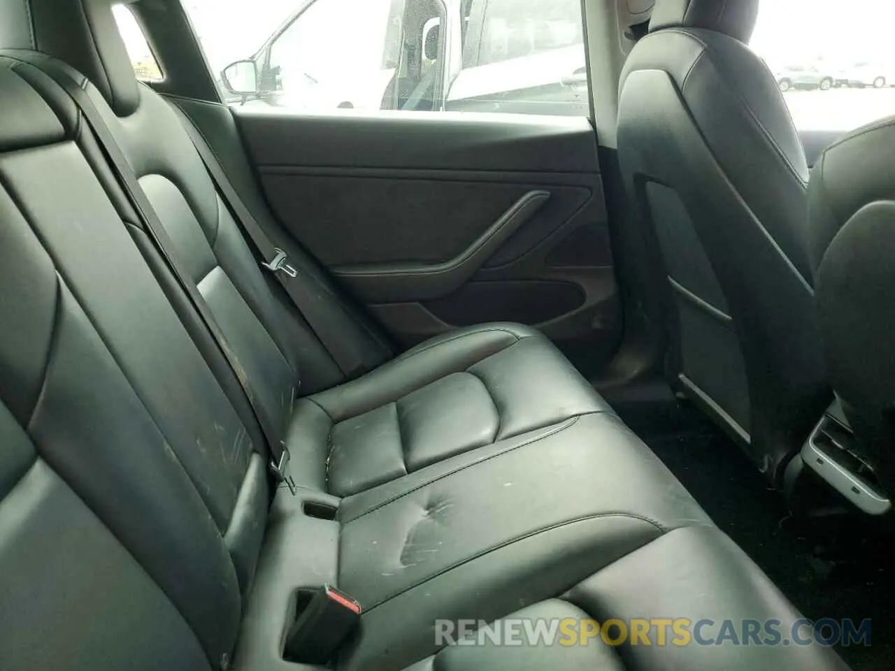 10 Photograph of a damaged car 5YJ3E1EC4LF669224 TESLA MODEL 3 2020