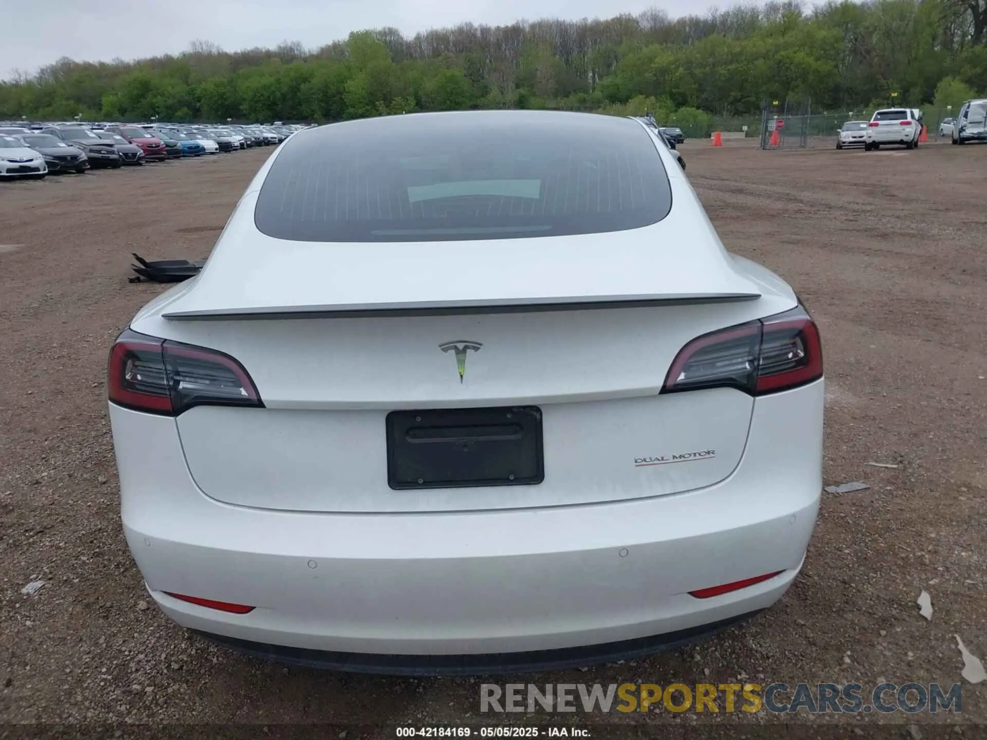 16 Photograph of a damaged car 5YJ3E1EC4LF719149 TESLA MODEL 3 2020