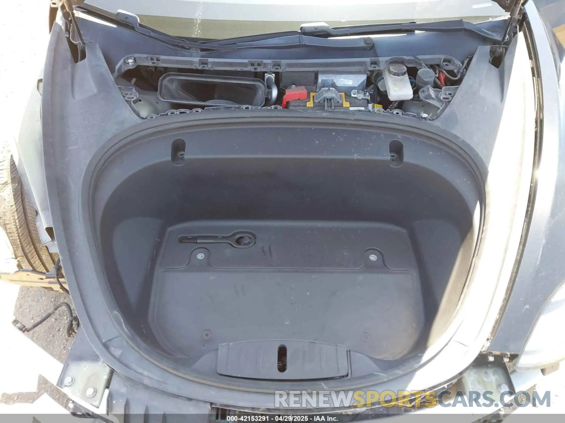 10 Photograph of a damaged car 5YJ3E1EC5LF641593 TESLA MODEL 3 2020