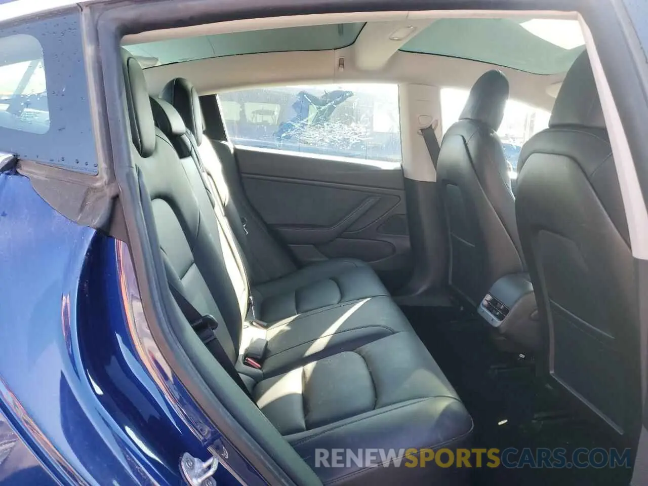 10 Photograph of a damaged car 5YJ3E1EC5LF647085 TESLA MODEL 3 2020