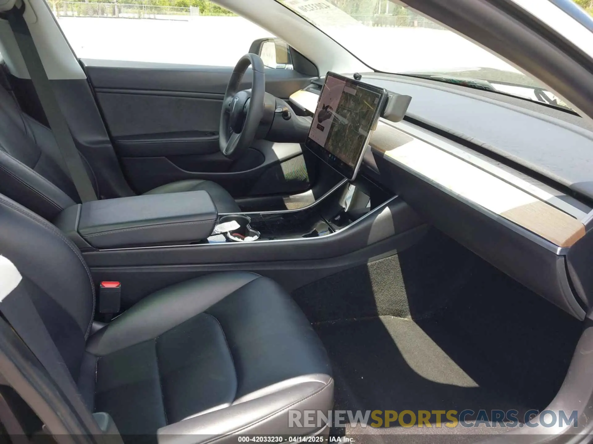 5 Photograph of a damaged car 5YJ3E1EC5LF713103 TESLA MODEL 3 2020