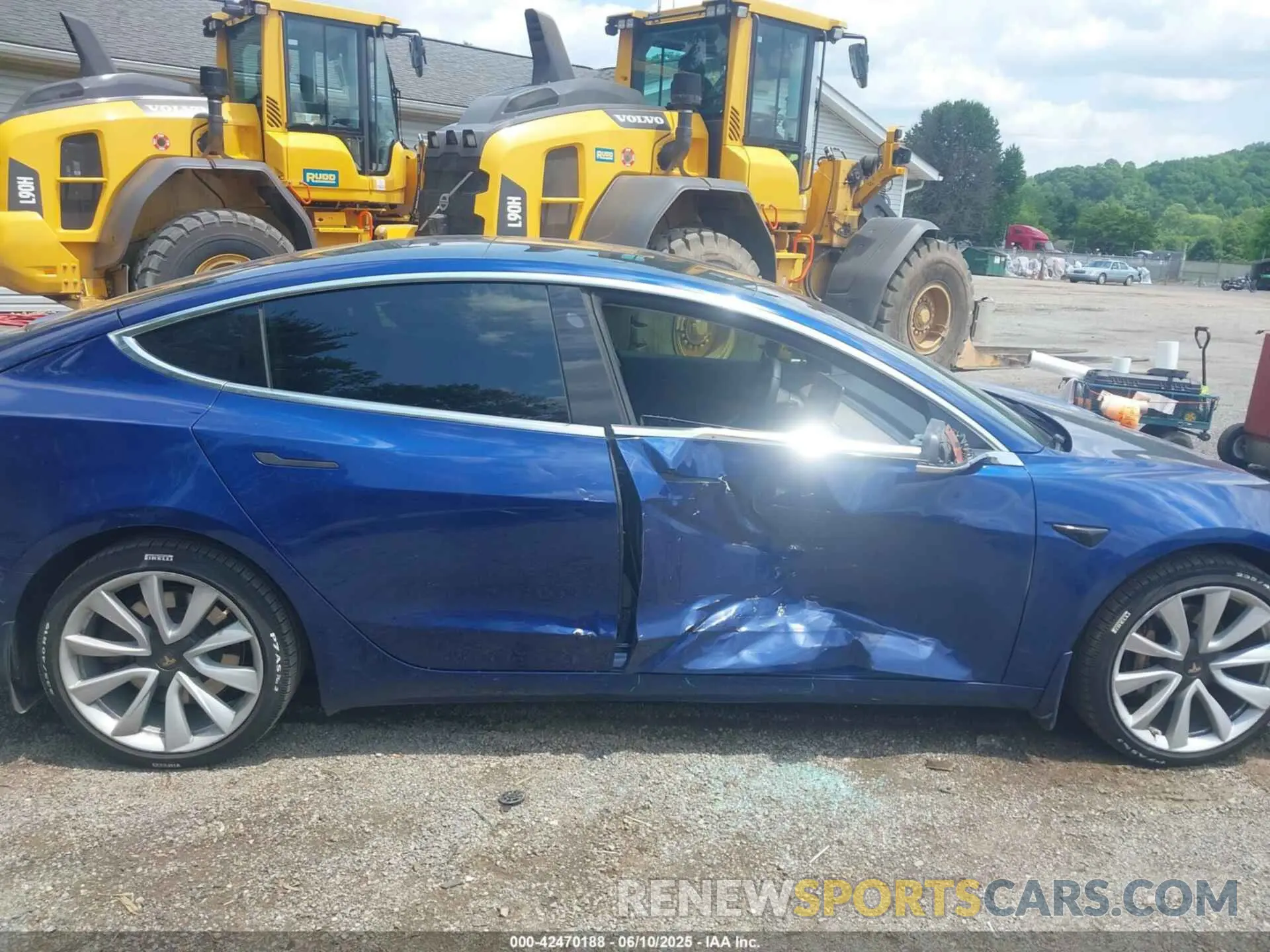 14 Photograph of a damaged car 5YJ3E1EC8LF586881 TESLA MODEL 3 2020