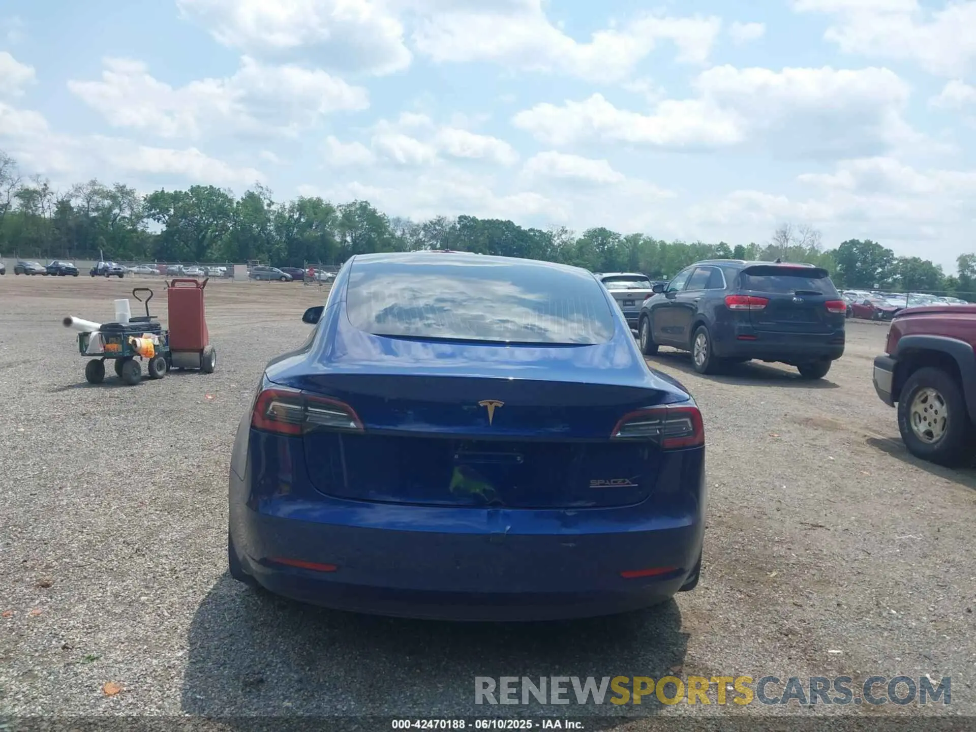 17 Photograph of a damaged car 5YJ3E1EC8LF586881 TESLA MODEL 3 2020