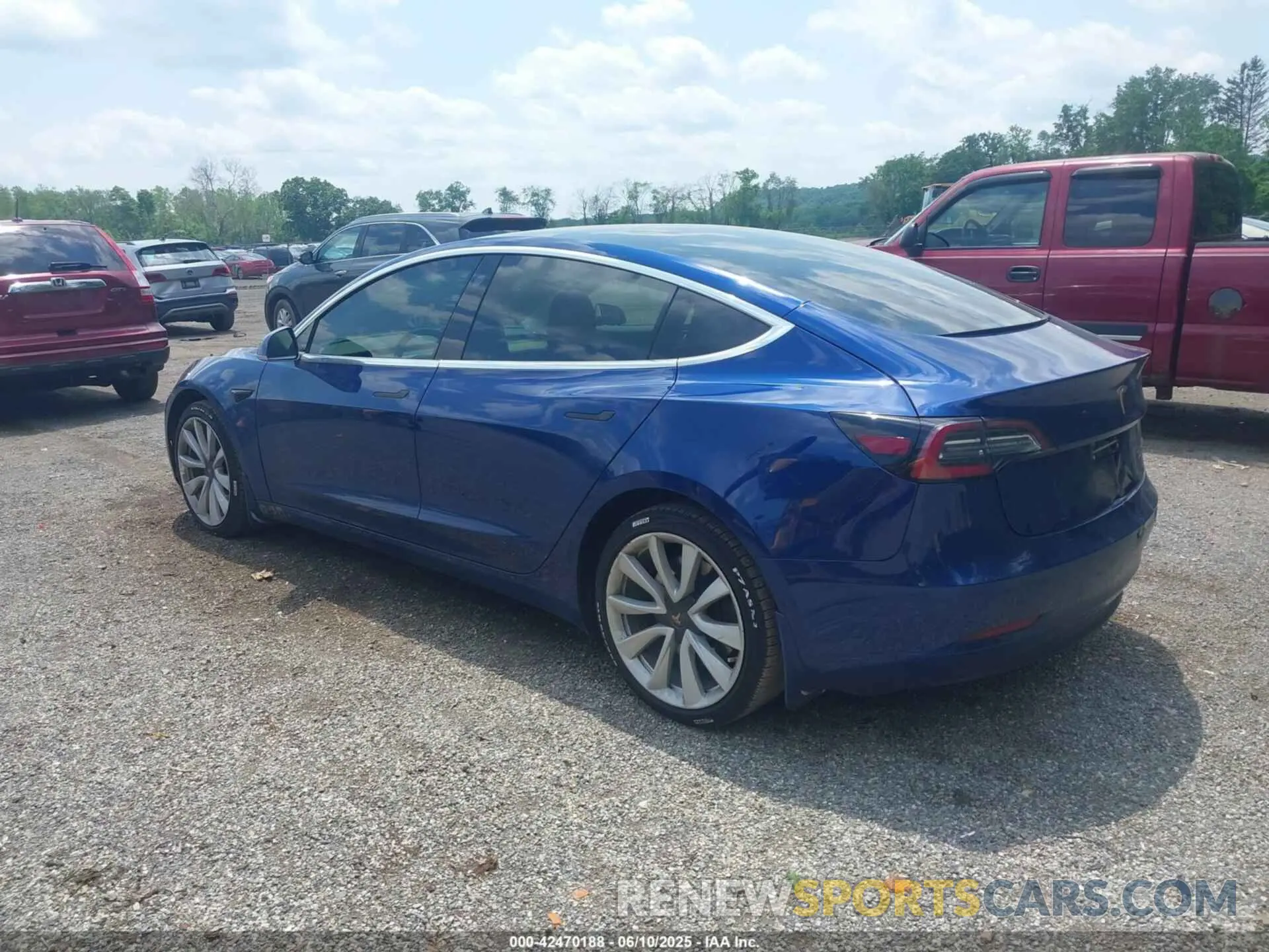 3 Photograph of a damaged car 5YJ3E1EC8LF586881 TESLA MODEL 3 2020
