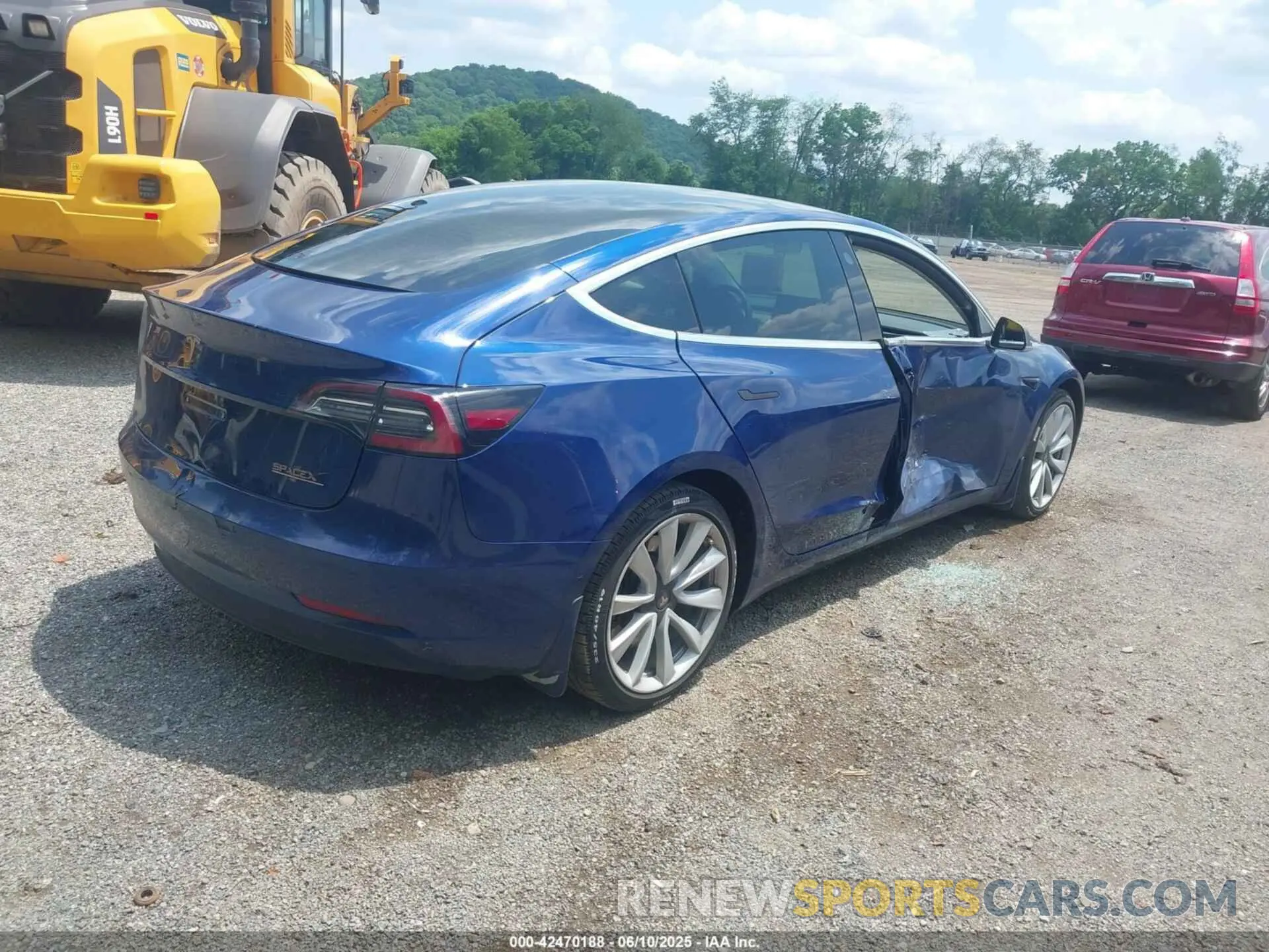 4 Photograph of a damaged car 5YJ3E1EC8LF586881 TESLA MODEL 3 2020