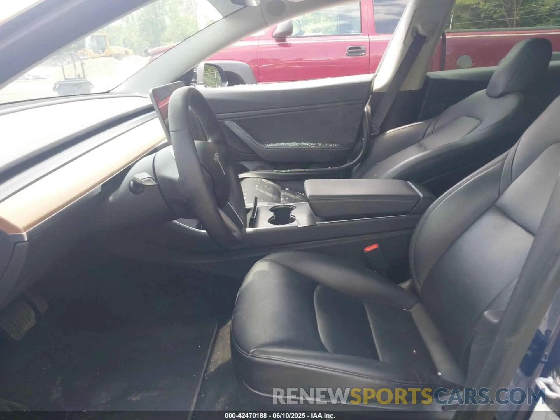 5 Photograph of a damaged car 5YJ3E1EC8LF586881 TESLA MODEL 3 2020