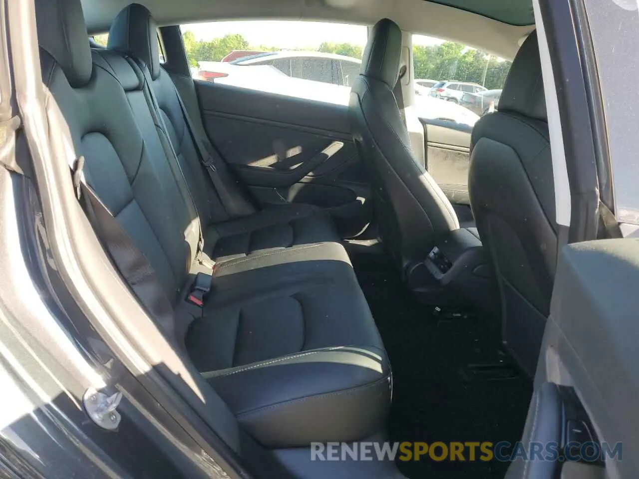 10 Photograph of a damaged car 5YJ3E1EC8LF623685 TESLA MODEL 3 2020