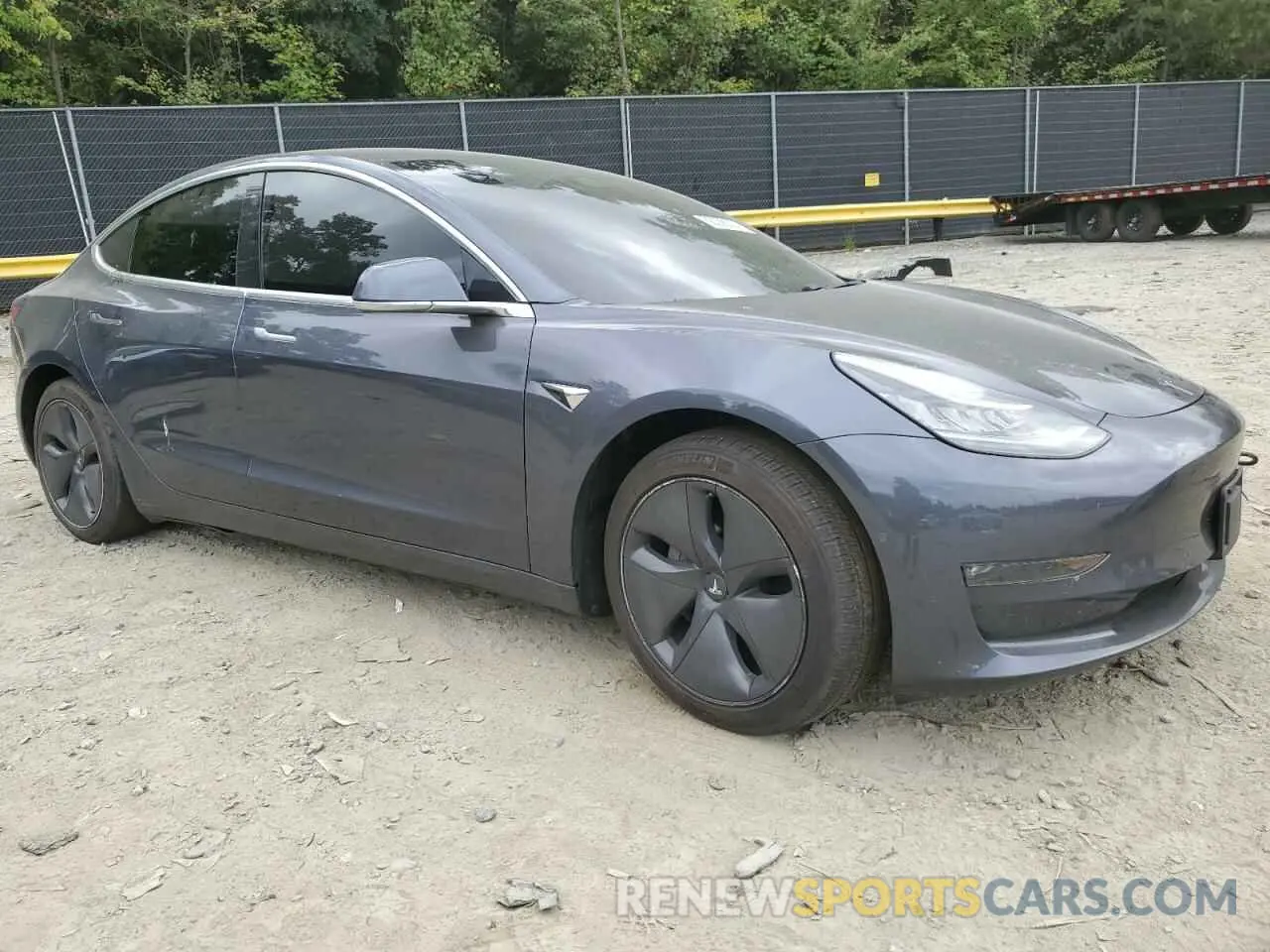 4 Photograph of a damaged car 5YJ3E1EC9LF586310 TESLA MODEL 3 2020