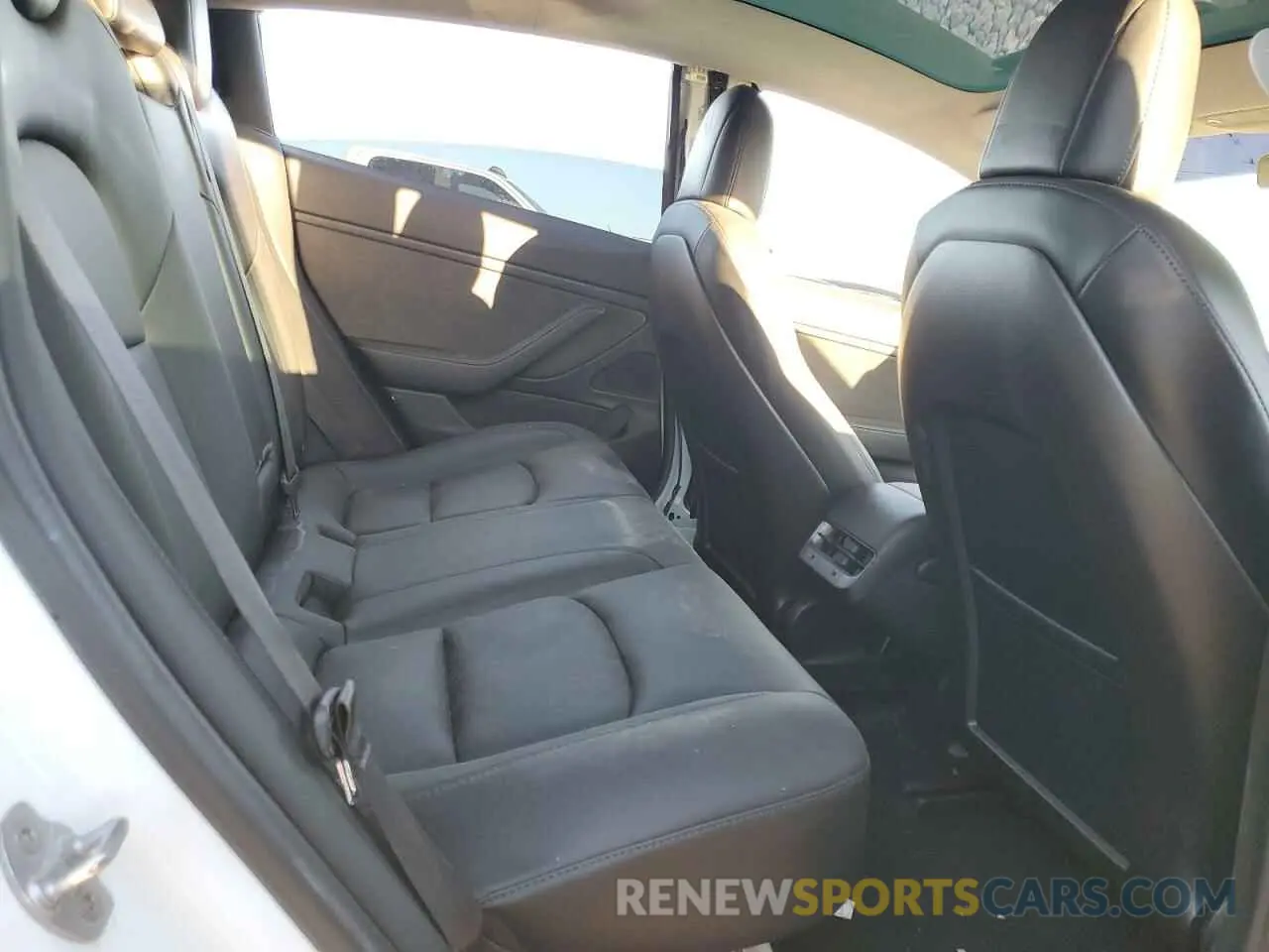 10 Photograph of a damaged car 5YJ3E1ECXLF624319 TESLA MODEL 3 2020