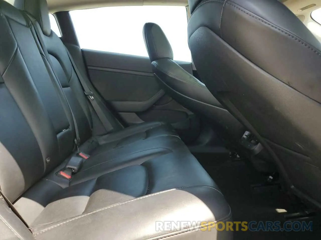 10 Photograph of a damaged car 5YJ3E1EA0MF006300 TESLA MODEL 3 2021