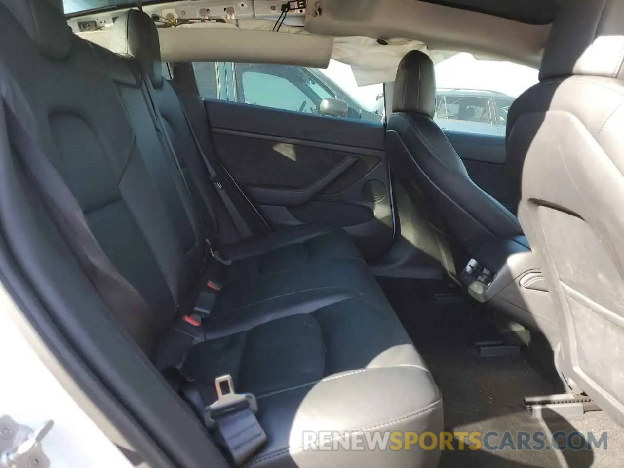 10 Photograph of a damaged car 5YJ3E1EA0MF017765 TESLA MODEL 3 2021