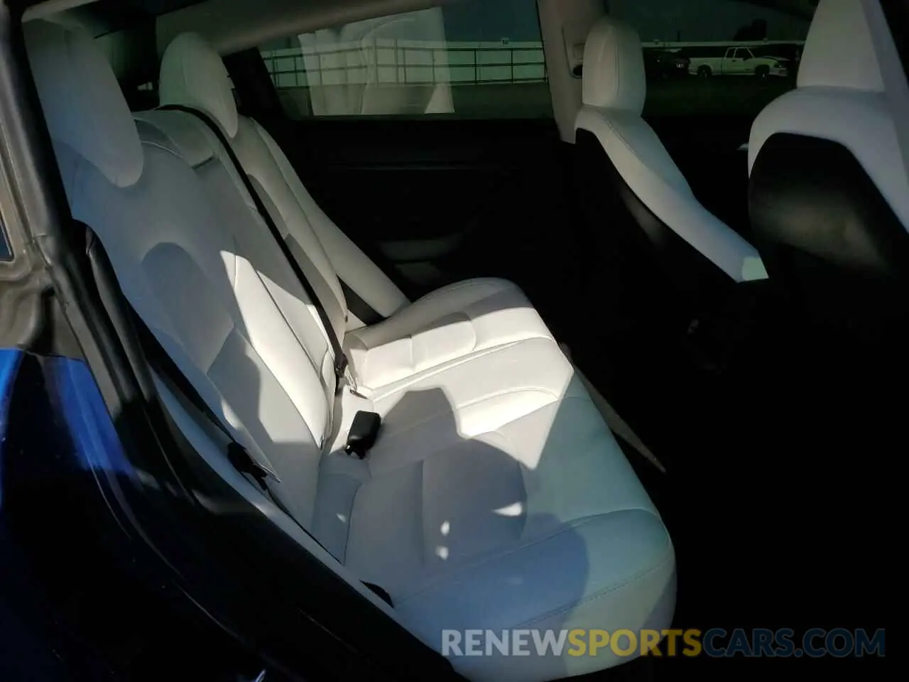 10 Photograph of a damaged car 5YJ3E1EA0MF072071 TESLA MODEL 3 2021