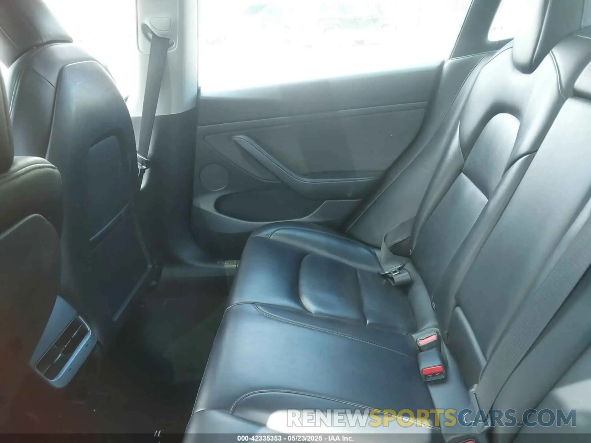 8 Photograph of a damaged car 5YJ3E1EA0MF095186 TESLA MODEL 3 2021