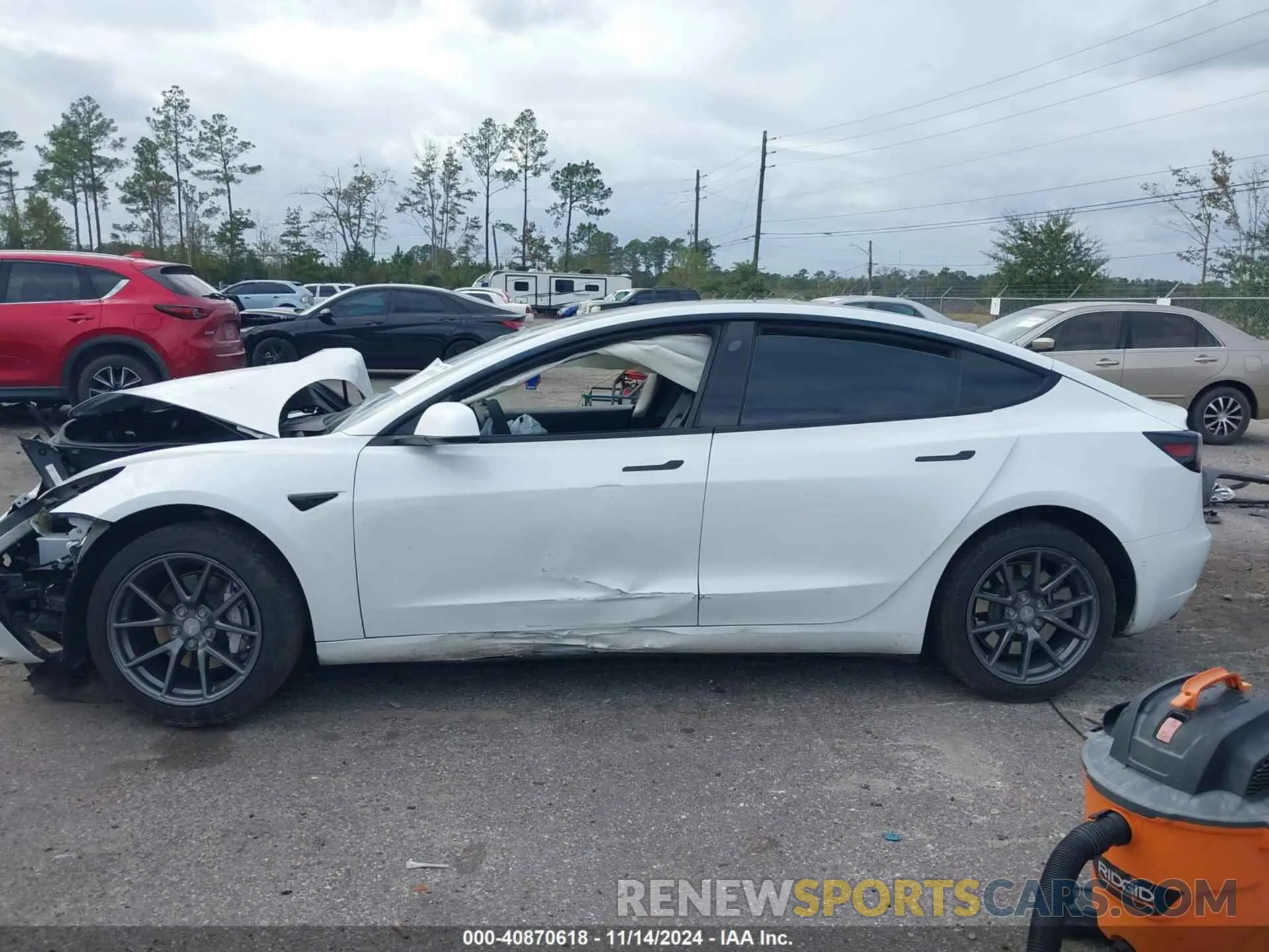 14 Photograph of a damaged car 5YJ3E1EA0MF907974 TESLA MODEL 3 2021