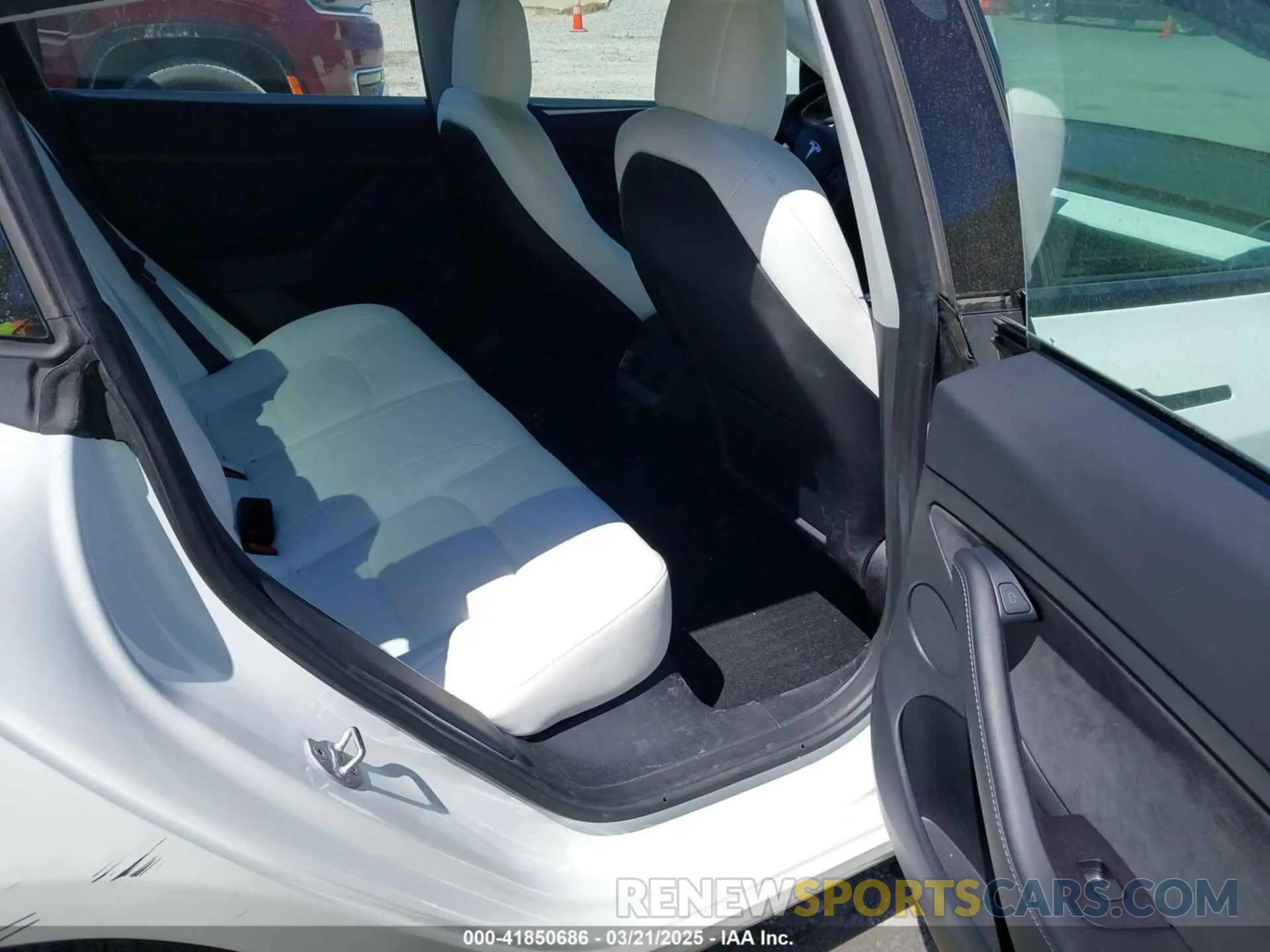 8 Photograph of a damaged car 5YJ3E1EA2MF020540 TESLA MODEL 3 2021