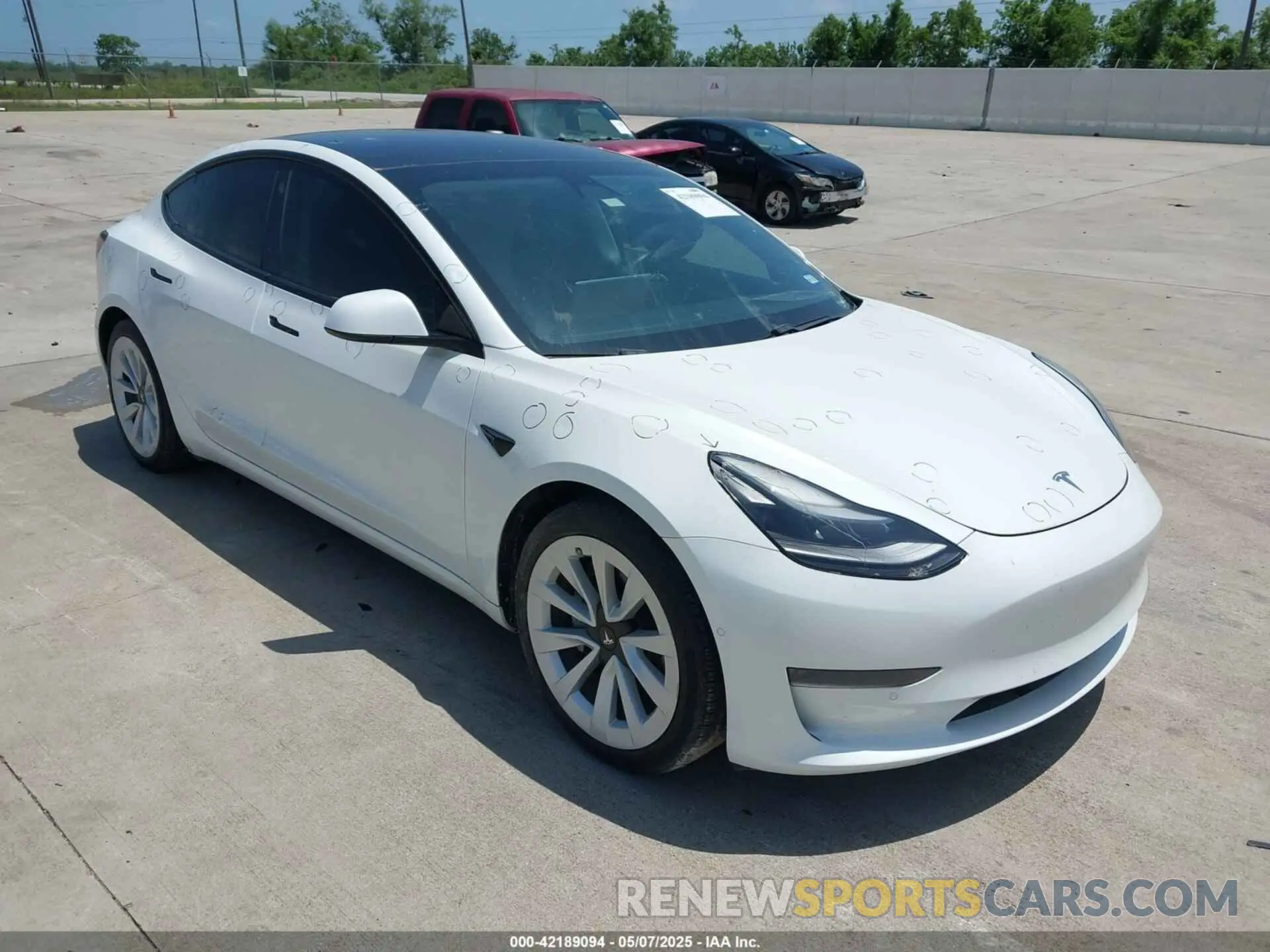 1 Photograph of a damaged car 5YJ3E1EA2MF020585 TESLA MODEL 3 2021