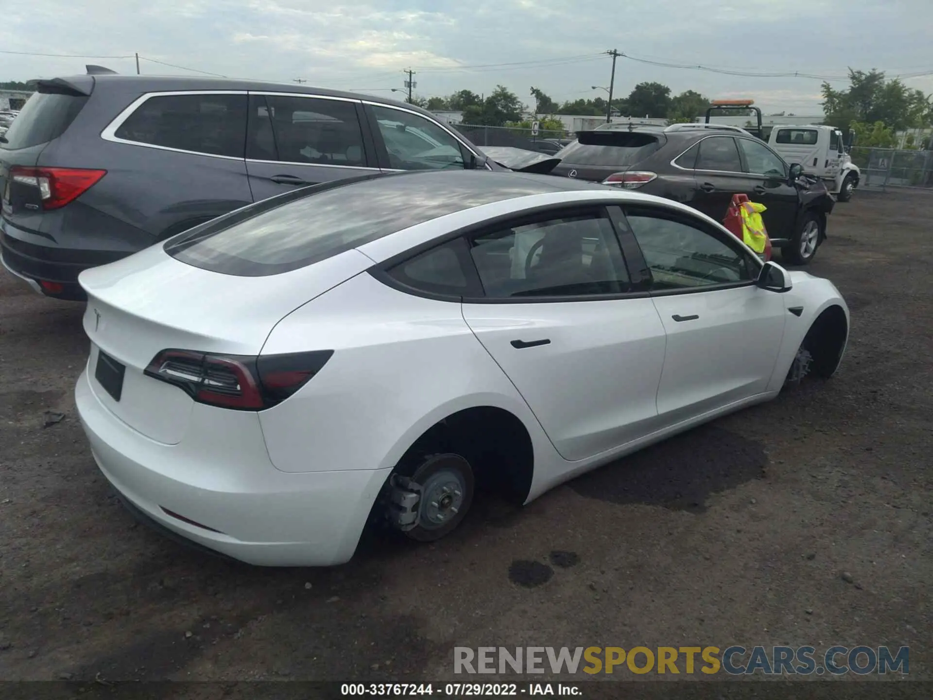 4 Photograph of a damaged car 5YJ3E1EA2MF031697 TESLA MODEL 3 2021