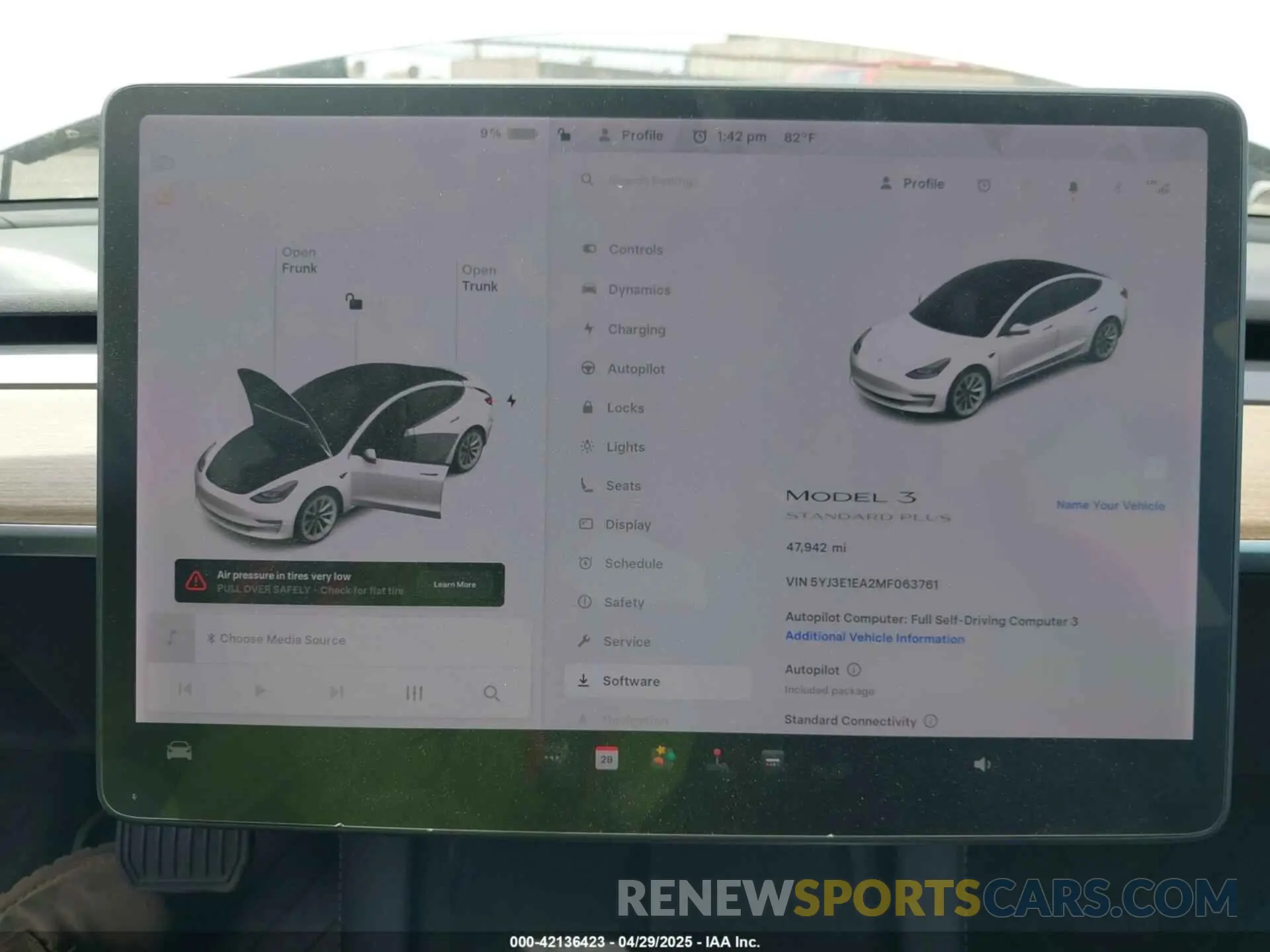 18 Photograph of a damaged car 5YJ3E1EA2MF063761 TESLA MODEL 3 2021
