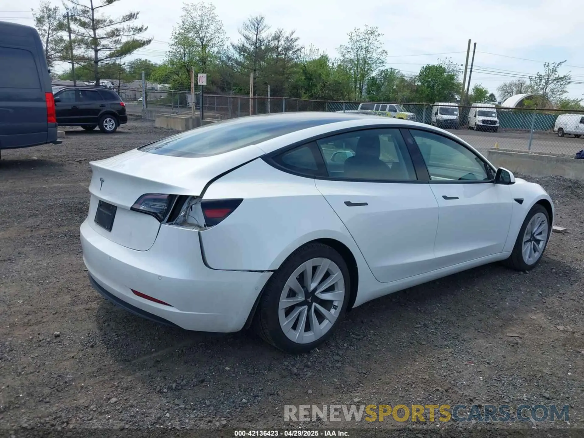 4 Photograph of a damaged car 5YJ3E1EA2MF063761 TESLA MODEL 3 2021